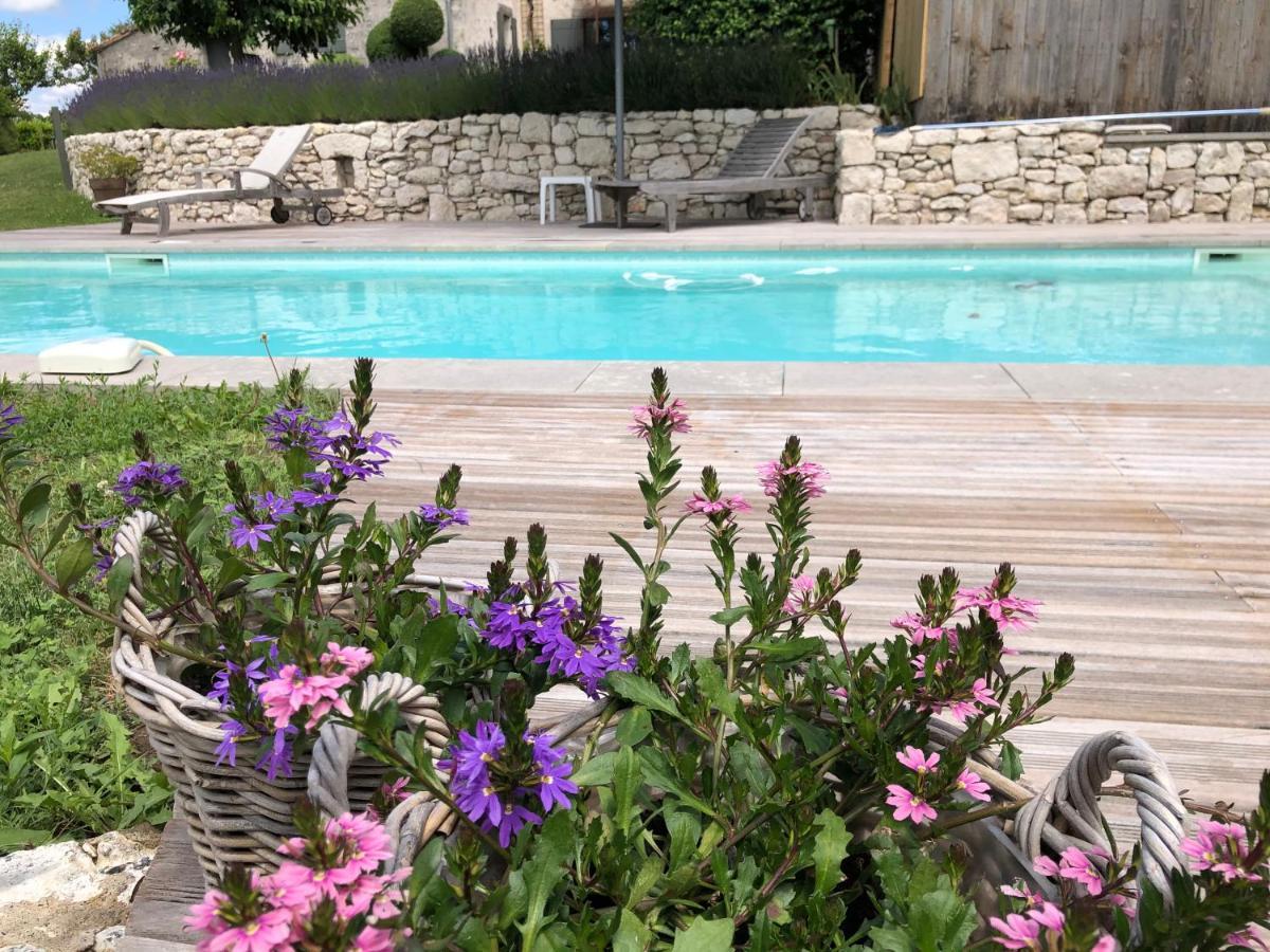 Bed and Breakfast La Ferme Buissonniere Bardou Exterior foto