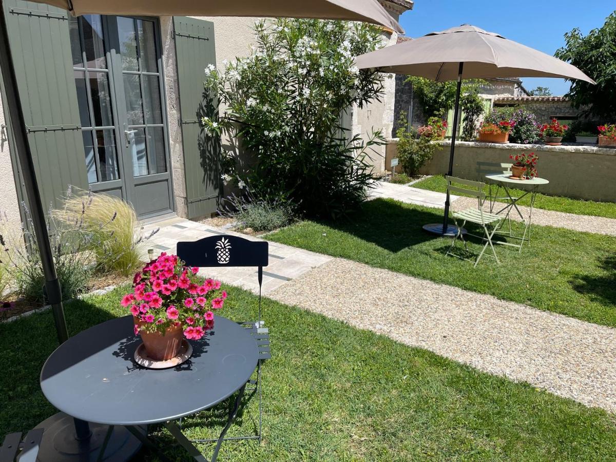 Bed and Breakfast La Ferme Buissonniere Bardou Exterior foto