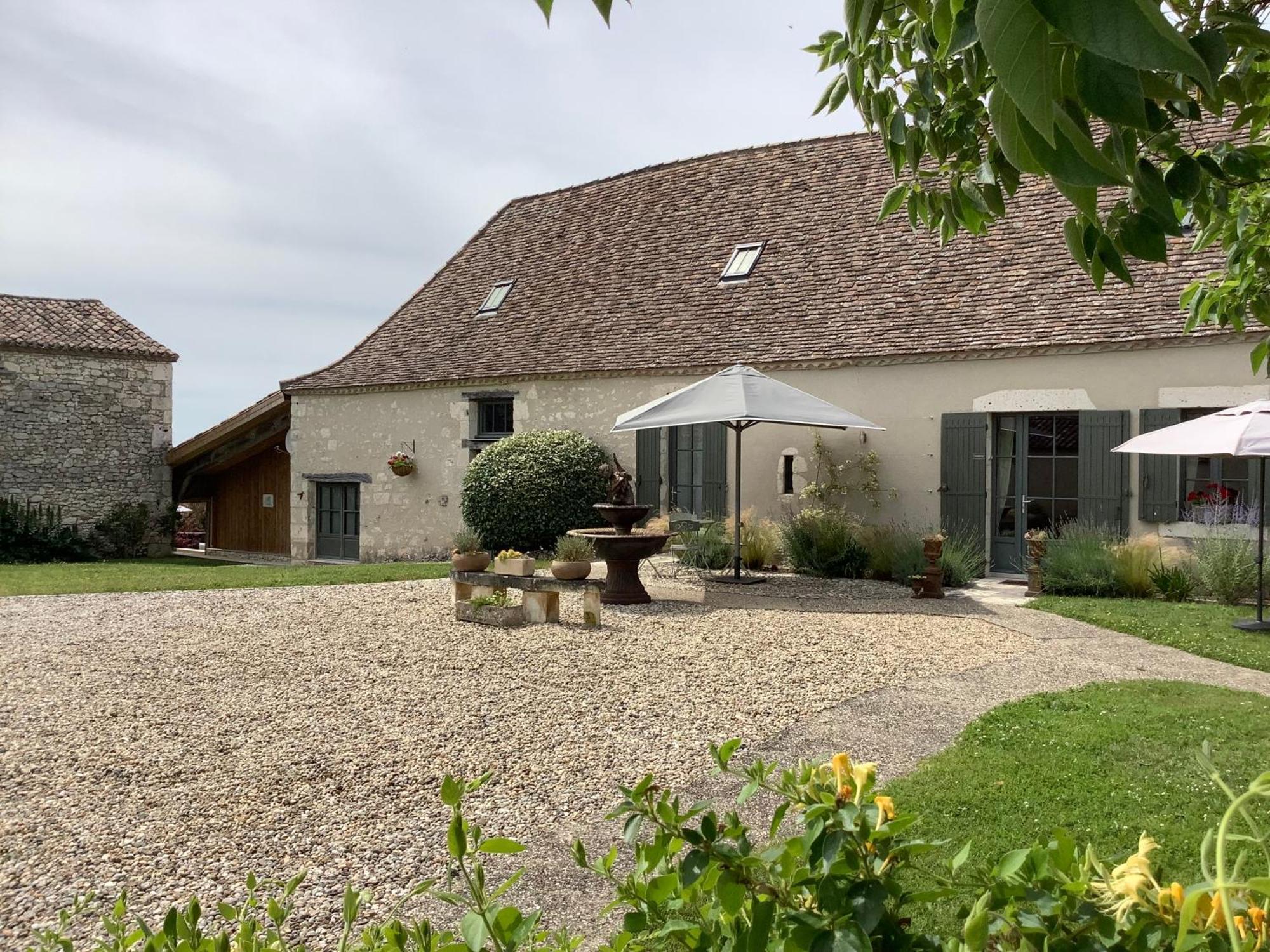 Bed and Breakfast La Ferme Buissonniere Bardou Exterior foto